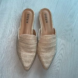 🦋 Shein Beige Textured Flats Size 8